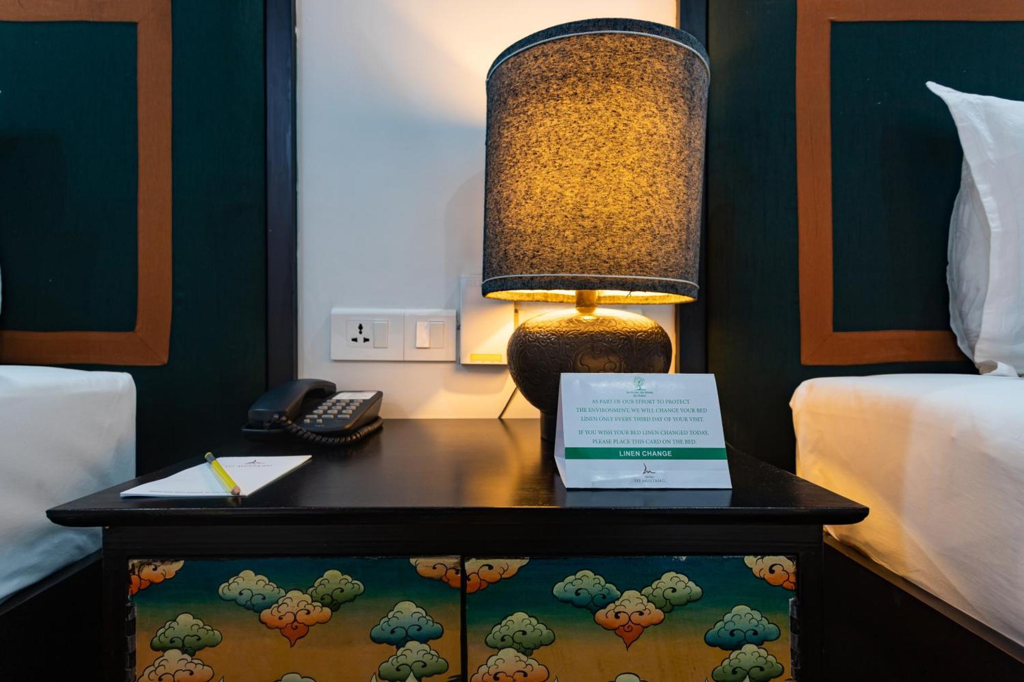 Hotel Lo Mustang カトマンズ エクステリア 写真