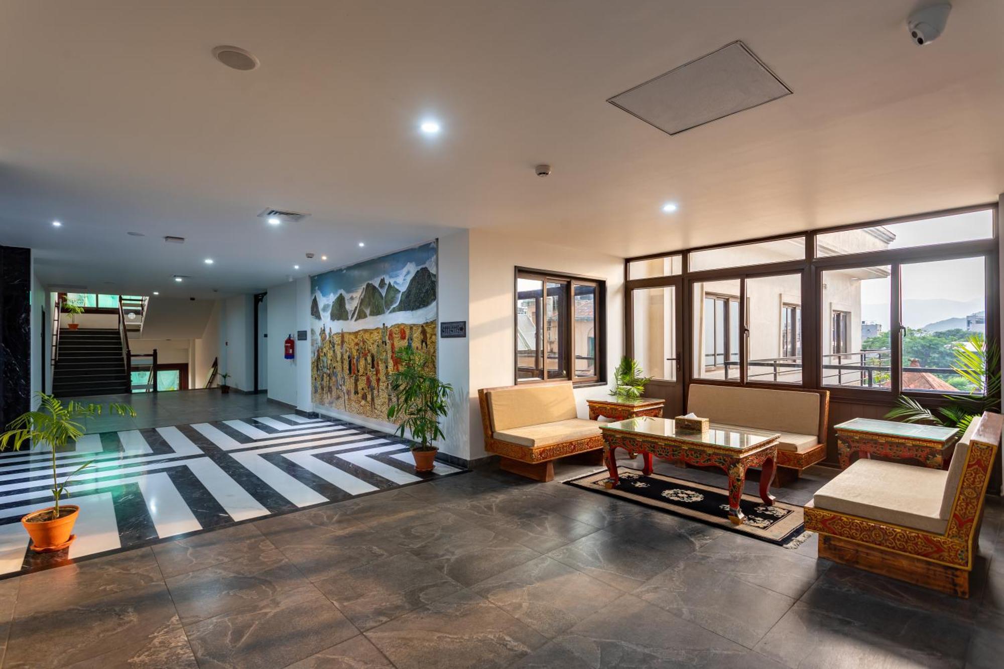 Hotel Lo Mustang カトマンズ エクステリア 写真